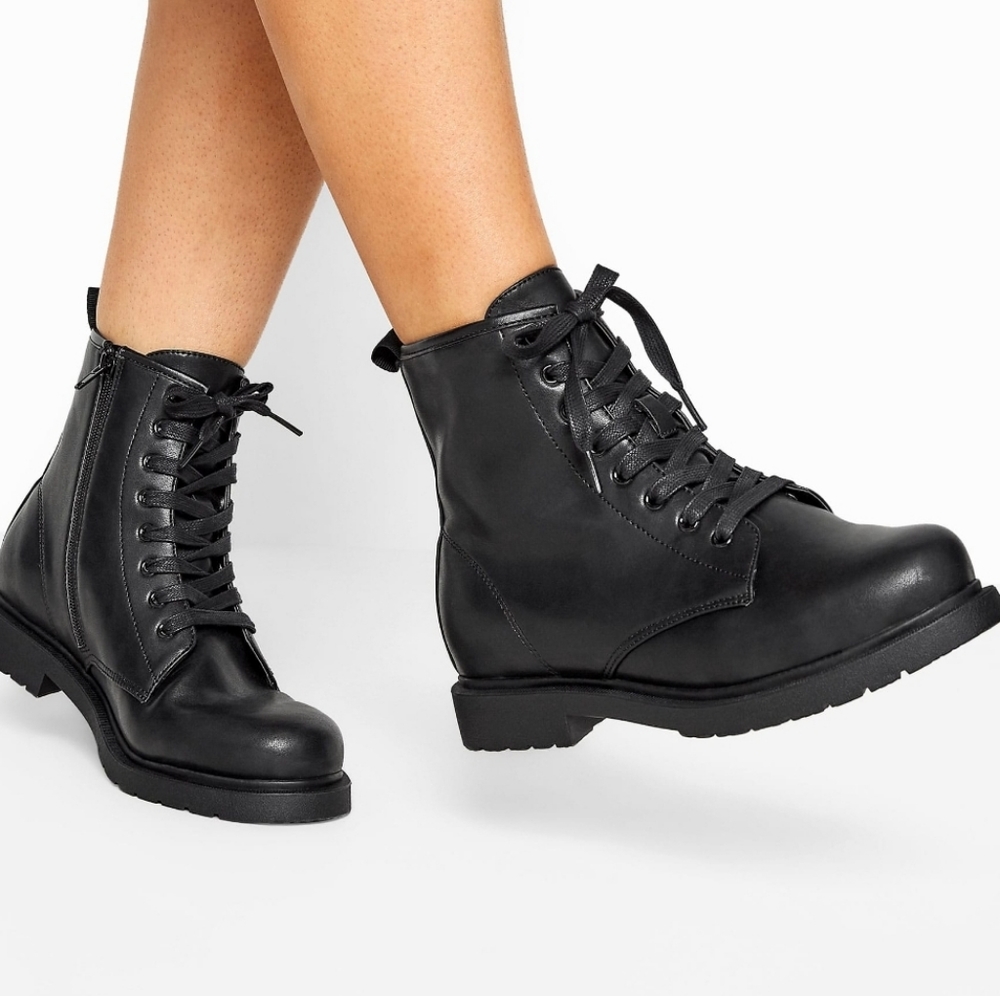 Black  Leather Lace Up Ankle Boots size 7.5